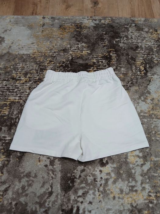 Pantaloni scurti albi  Everlast dama  noi  fara eticheta