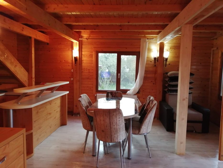 Spre închiriere se oferă cabană din lemn cu 3 camere