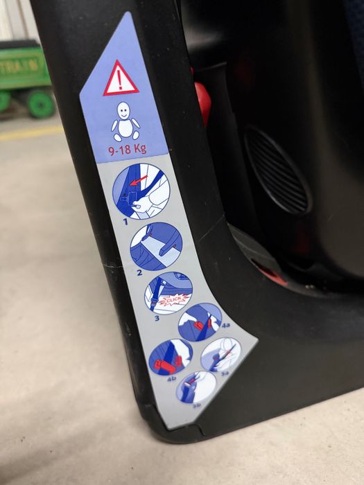 Scaun auto copii 9-18kg  (1-4 ani) Chicco (prindere cu centura)