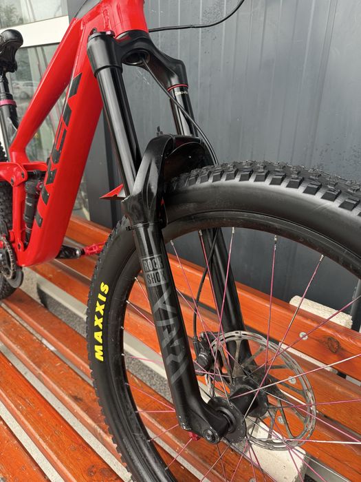 Планински велосипед Мекица Trek Slash 7 за скачане. 27,5/M