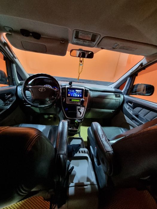 Тайота Альфард сатылады.