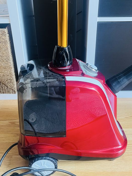 Aparat de calcat vertical cu aburi