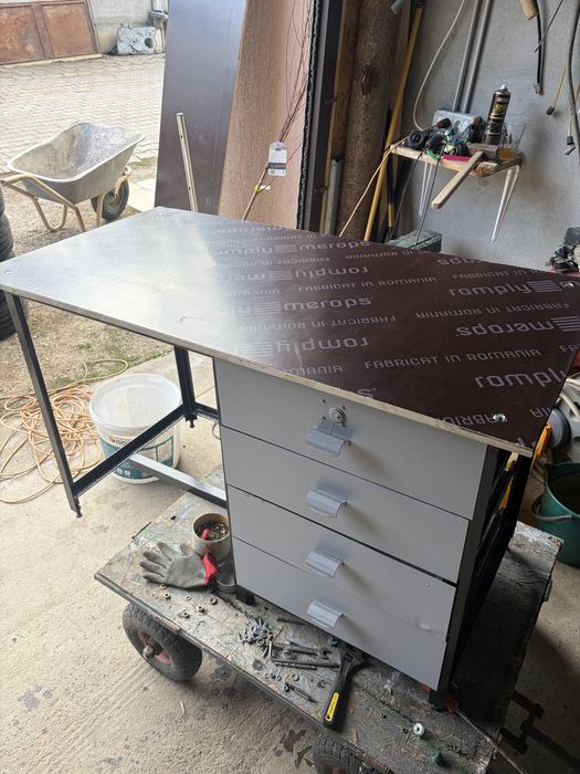 Banc de lucru cu 4 sertare