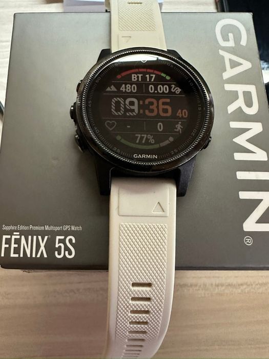 Часовник Garmin FENIX 5S