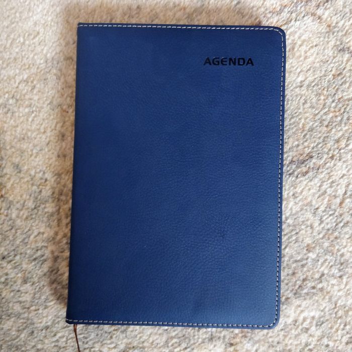 Agendă nouă (fără an) cu hartă și calendar