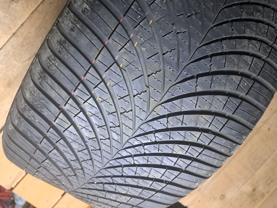 O anvelop 315/35 R20 Goodyear 4seasons