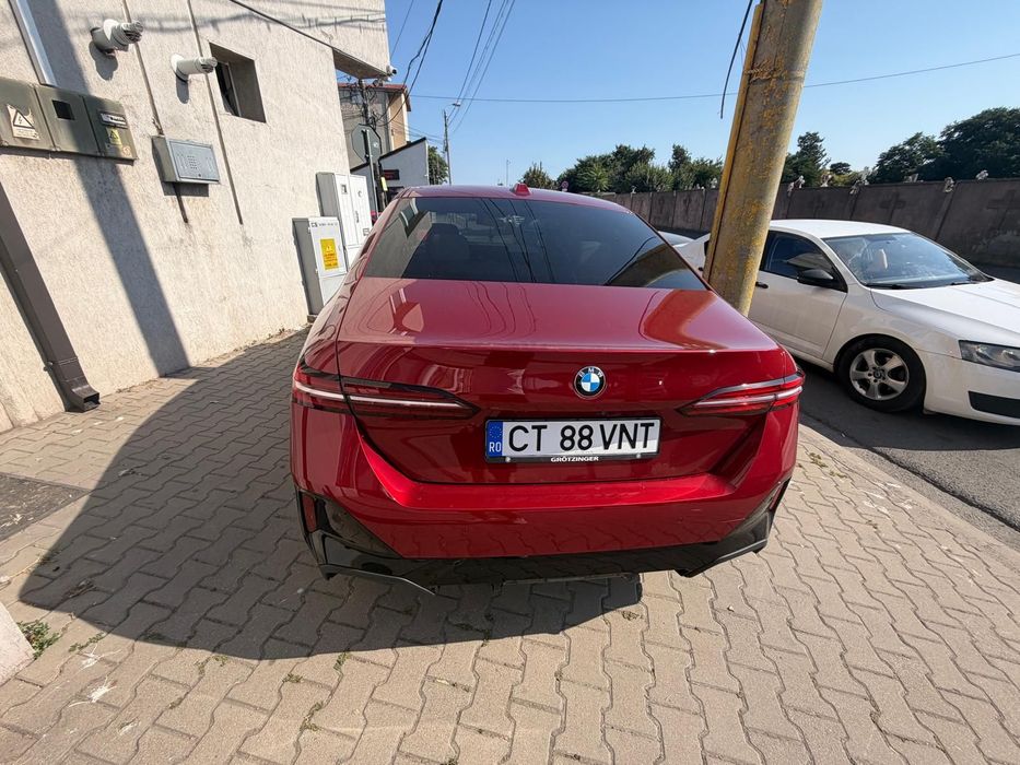 BMW Seria 5 2024 — imagine 5