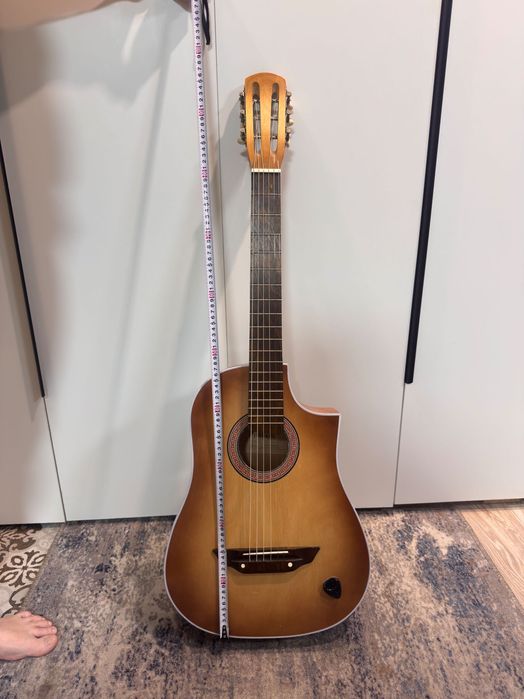 Акустическая гитара