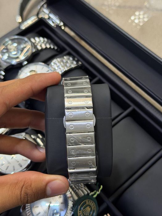 часы Cartier купил месяц наза