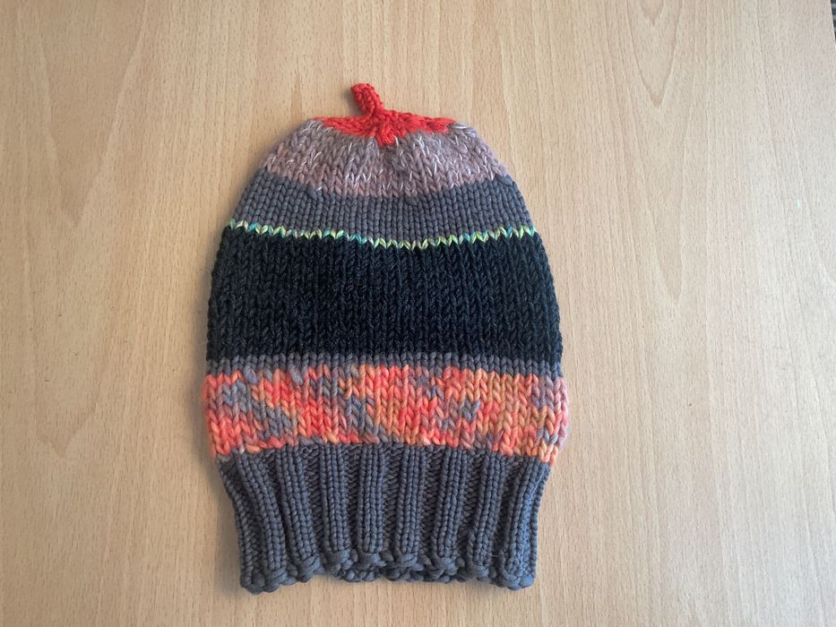 Cāciulā unicat, lânā, calitate superioarā, nouā, handmade, selfmade