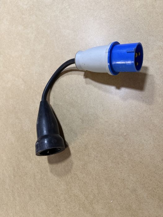 Кемпер, каравана,кабели