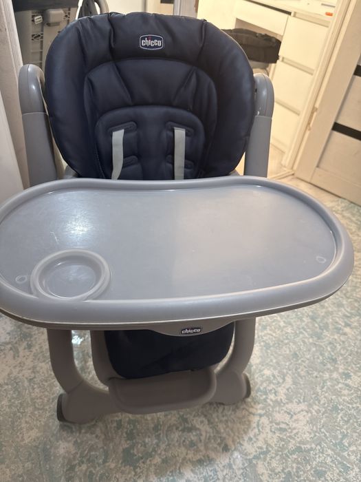 Детский стульчик для кормления чикко