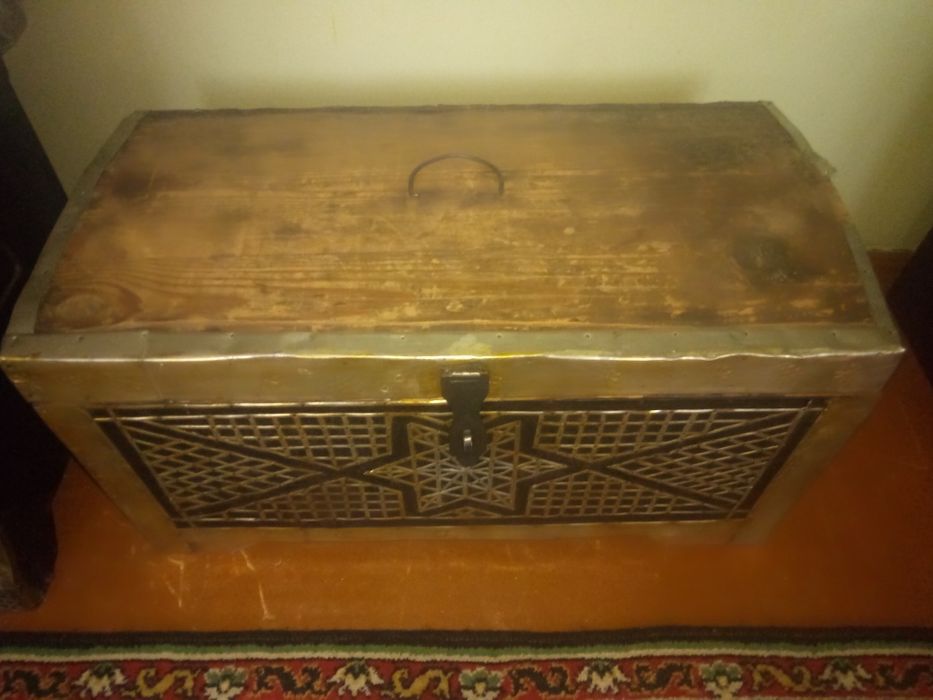 Продам старинный сундук