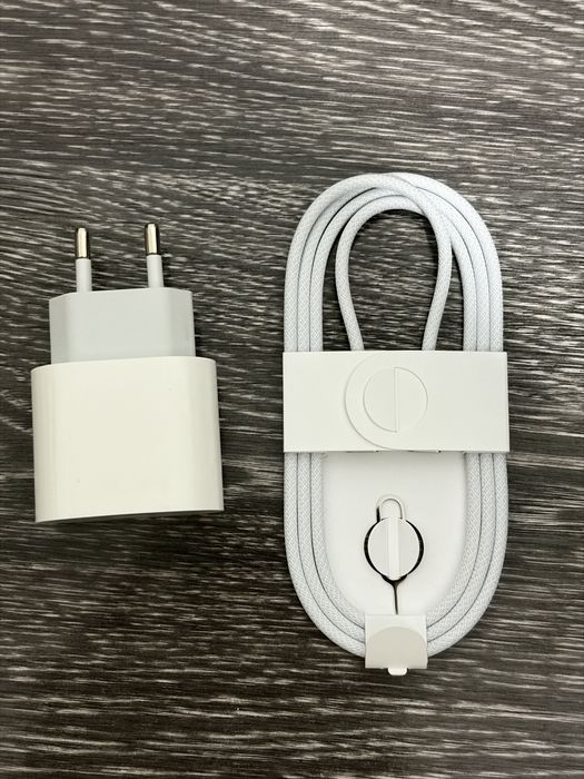 Блок питания на 18W + Оригинальный Кабель Type C от айфона 17