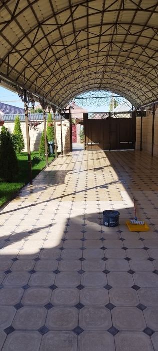 Брусчатка ювиш ва устига ранг кушиш