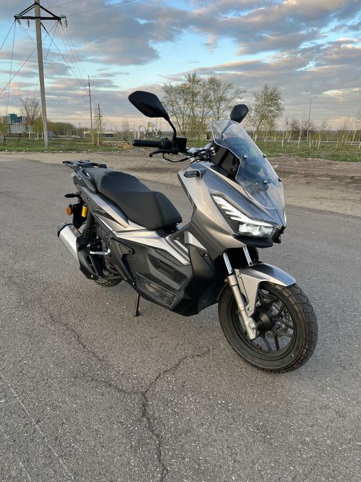 Новый скутер 180 кубов