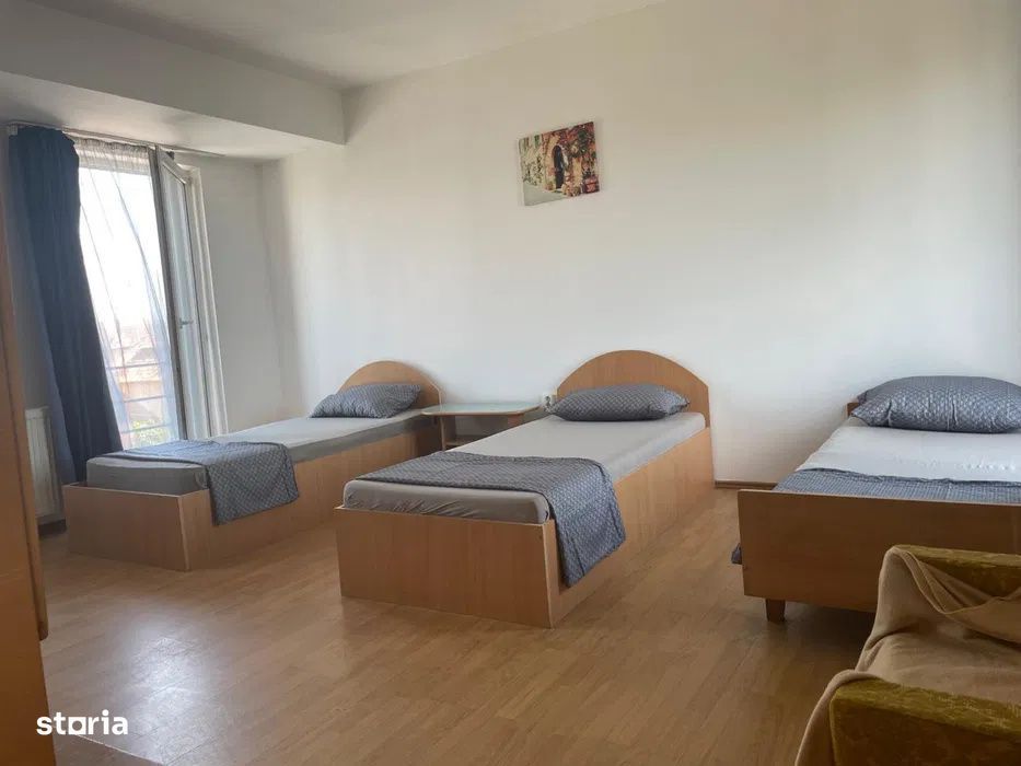 Apartament cu 3 camere, 70 mp, decomandat, etaj intermediar, parcare — fotografia 3