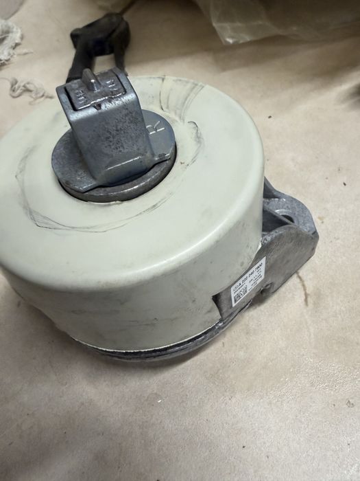 Тампон двигател mercedes w222  s560