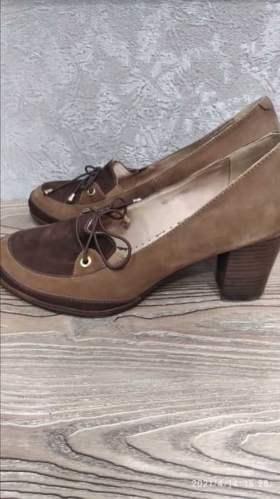 Продам женские туфли.