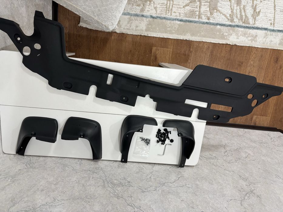 Продам брызговики и пластик под капотом