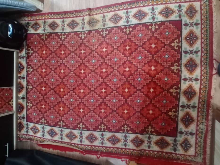 Продам ковер в хорошем состоянии