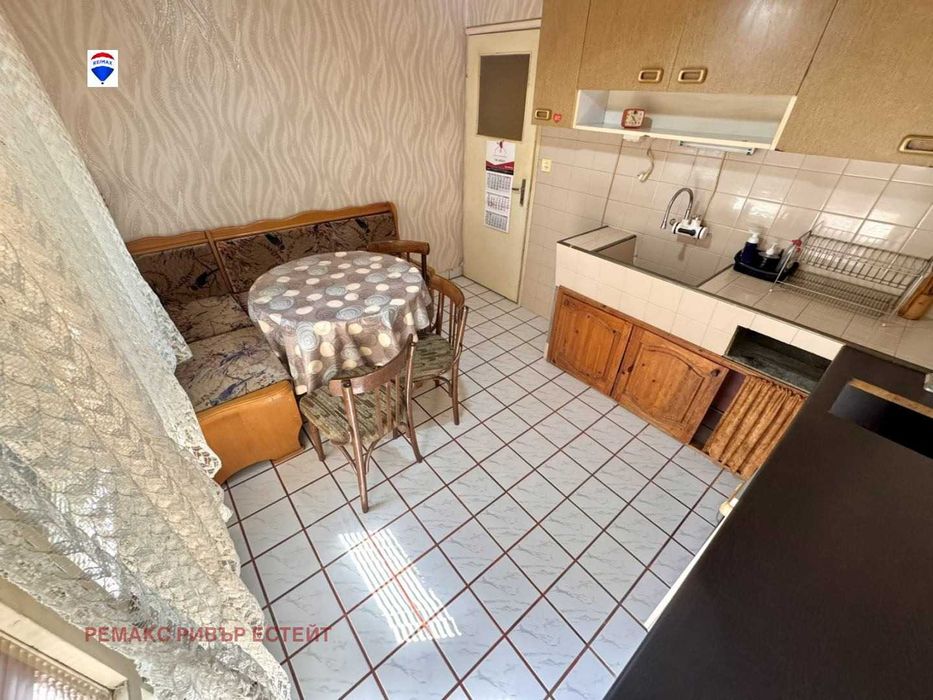 Дава се под наем Тристаен апартамент в Русе, Централен южен район - 86 кв.м за 306 € - Снимка #11