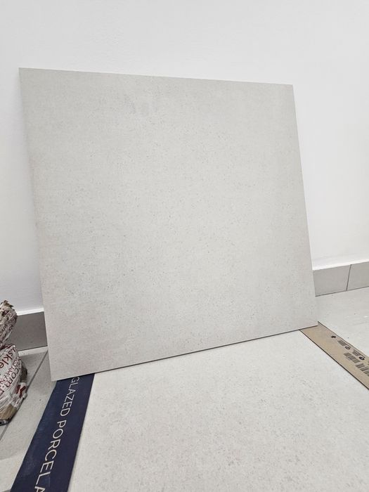 Vand gresie/ ceramica 60x60x0,8 ; portelanata, trafic intens; chit de rosturi