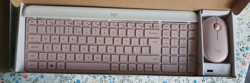 Безжична клавиатура и мишка Logitech