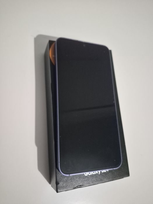 Vand Telefon Samsung S24 Cutie
Teleut cu folie si husa.
Telefonul vine impreuna cu cutia originala , Cablu, Husa si Folie + copie factura
