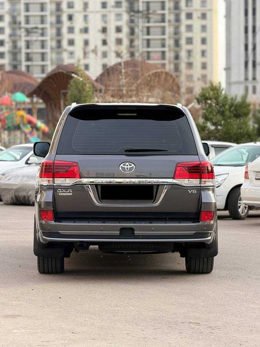 Sotuvda Toyota Land Cruiser 200