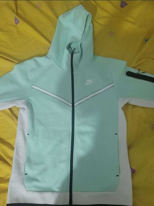 NIKE Tech Fleece Windrunner