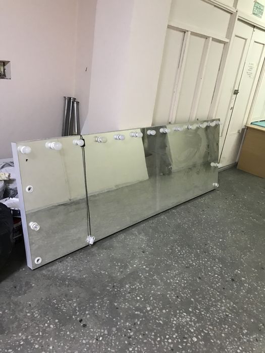 Визажный стол и зеркало