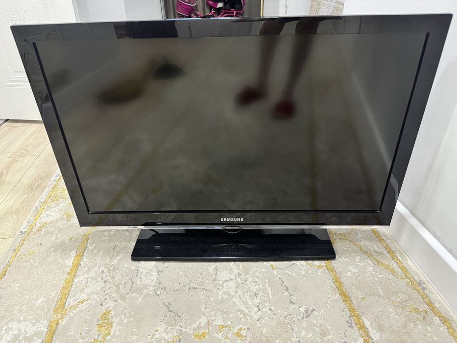 Телевизор Samsung 37" LE37C530F1W B хорошем состоянии