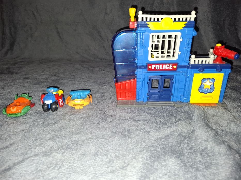 sectia de politie playset police station din gama superzings
