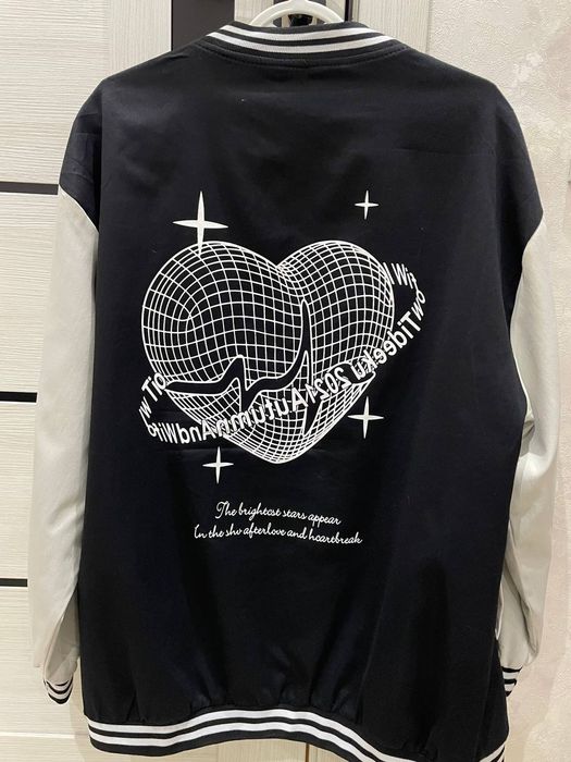 Бомбер                 .