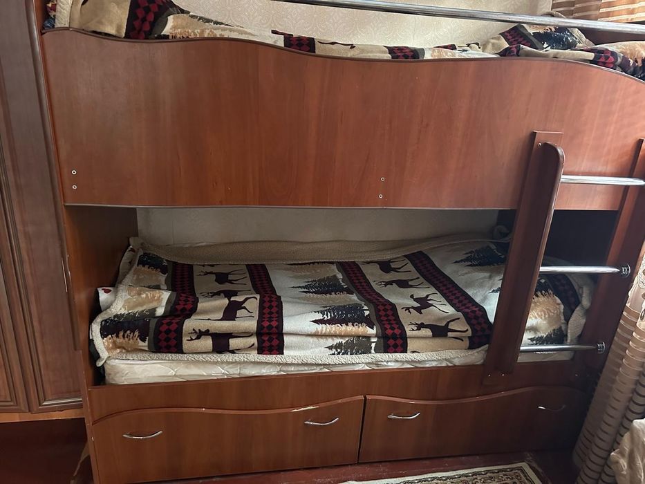 Продаю двухярусную кровать