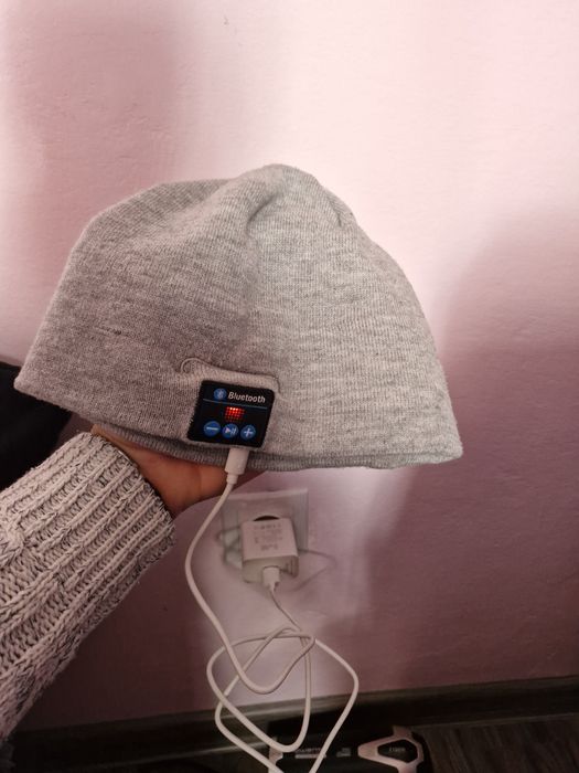 Căciulă cu Bluetooth!!