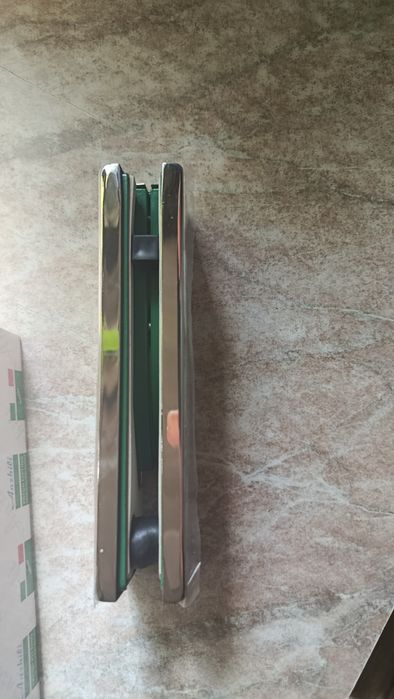 Продам  петли для стеклянной двери новые