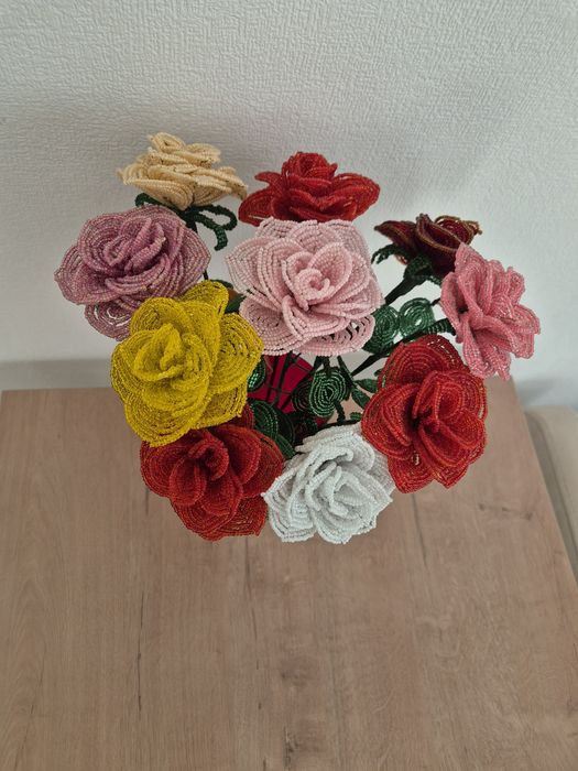 Продам розы из бисера