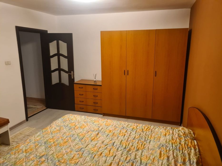 Inchiriez apartament 3 camere