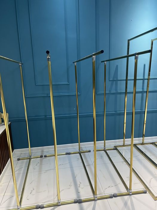 Вешалки для магазина одежди. Кийим дукони учун вешалка