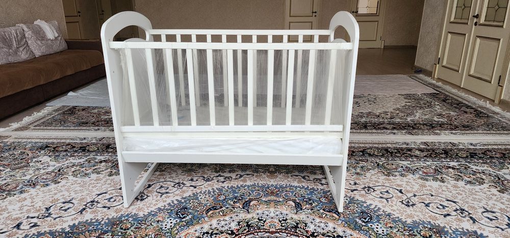 Детская кровать с бортами.