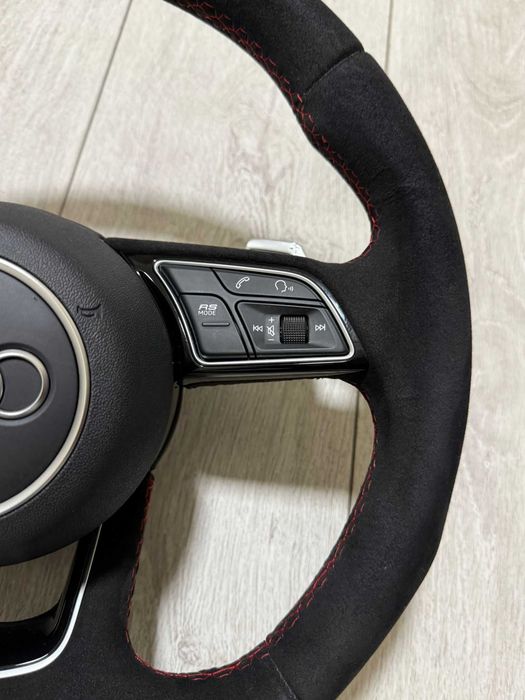 Volan AUDI RS / Alcantara / A3/A4/A5/Q5/Q7/Q8/RS3/RS4/RS5/RSQ8