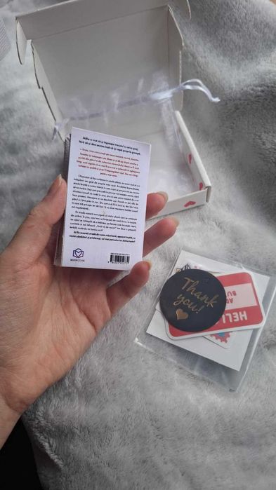 Martisor magnet cu minibook Menajera e cu ochii pe tine