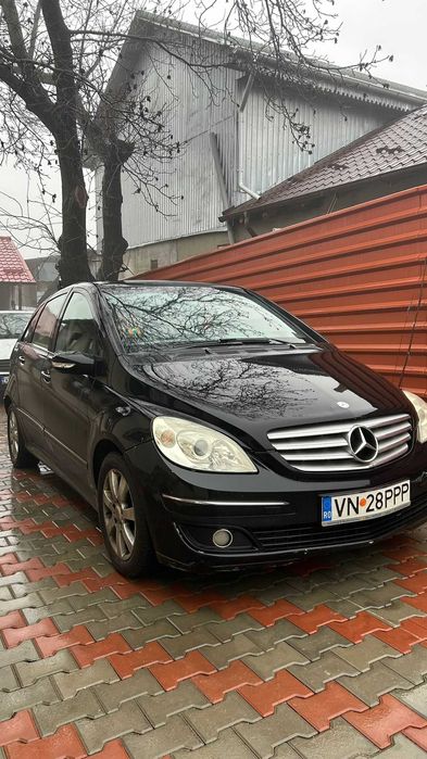 Mercedes-Benz B180
