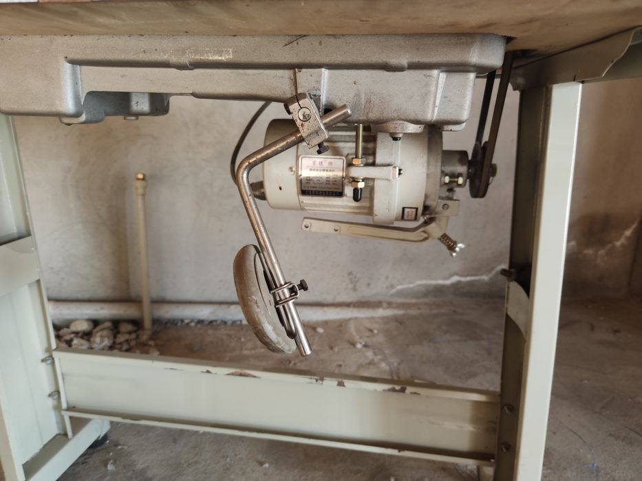 Швейная машинка b