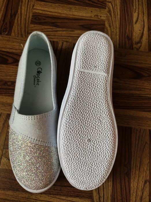 Expadrile mărimea 35 și 37 și tenesi mărimea 36