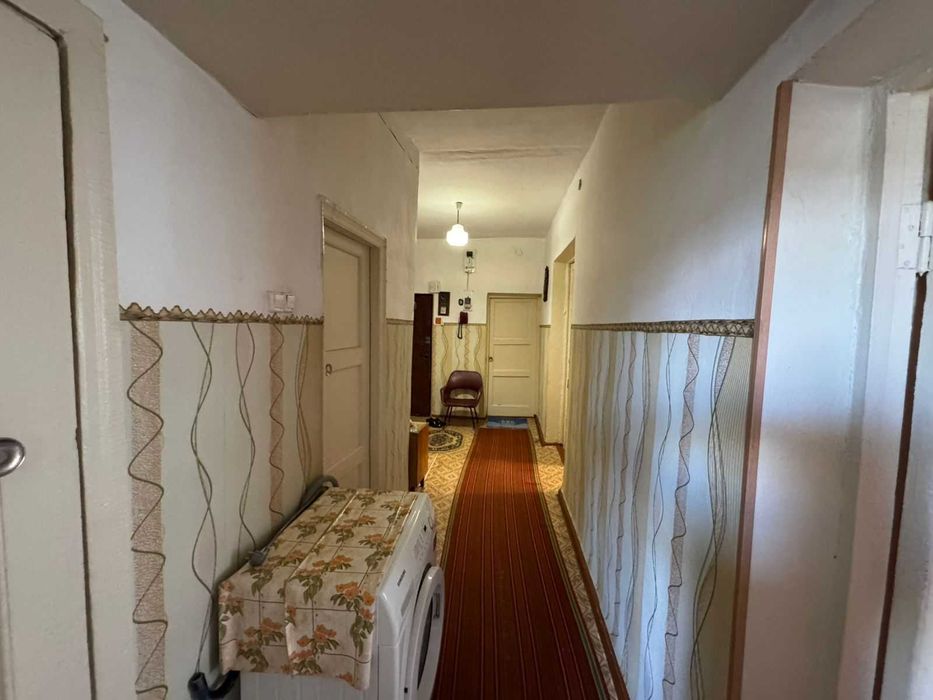 Продается  3-  комн квартира по адресу Царева  19