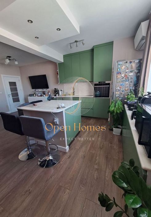 Продава се Тристаен апартамент в Пловдив, Южен - 104 кв.м за 1924 €/кв.м - Снимка #2