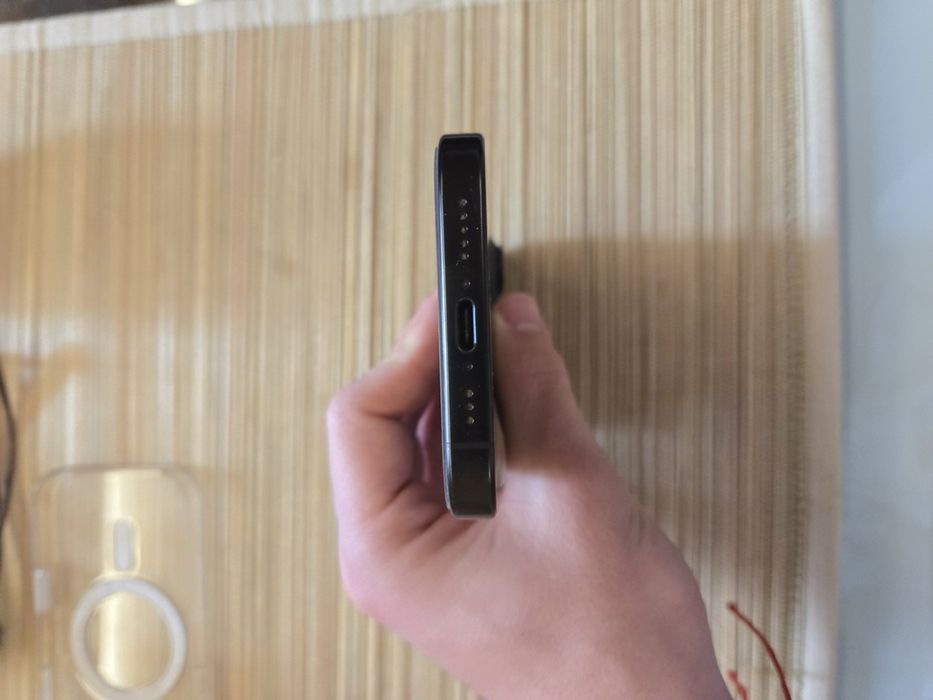 Продавам iphone 16 Pro 128 GB с Гаранция